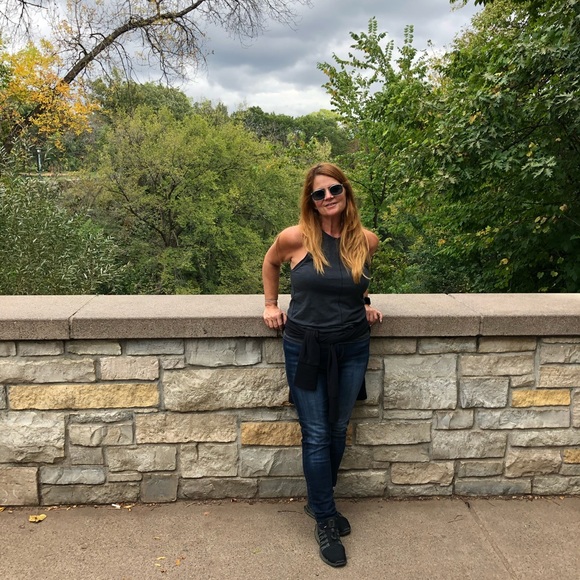 Meet your Posher, Stacie - Picture 2 of 3